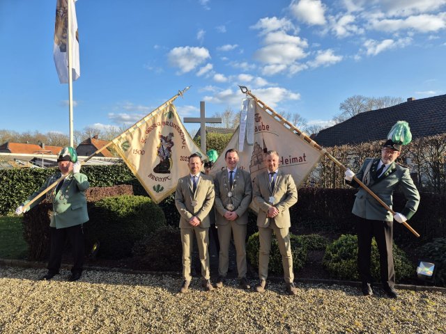 Fahnen und Kreuzweihe 2025