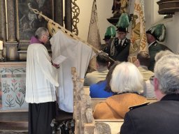 Fahnen und Kreuzweihe 2025